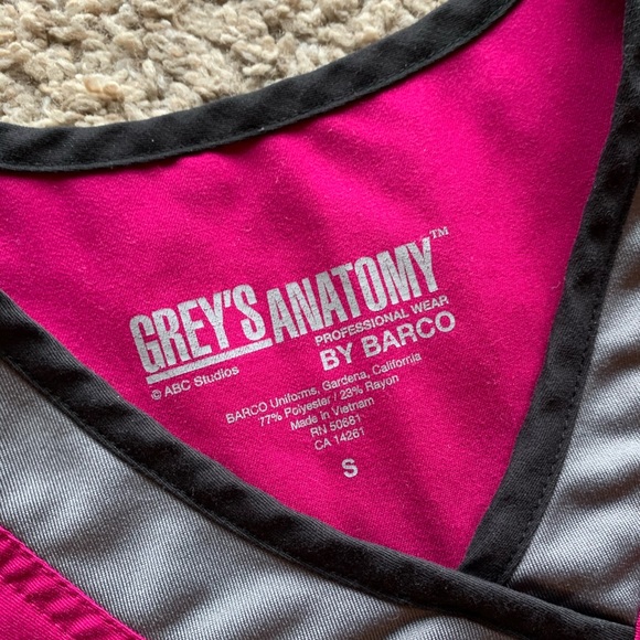 Small Grey’s Anatomy Scrub Top - Picture 2 of 2
